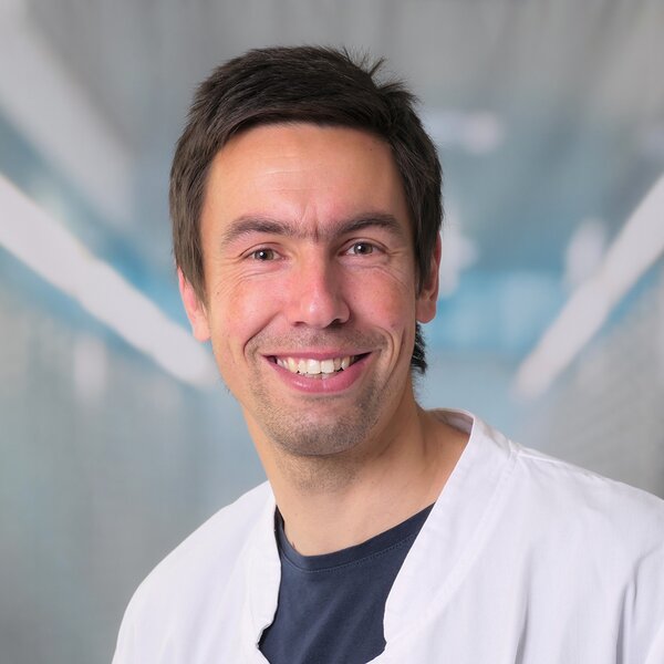 MUDr. univ. (Prag) Petr Bezdek