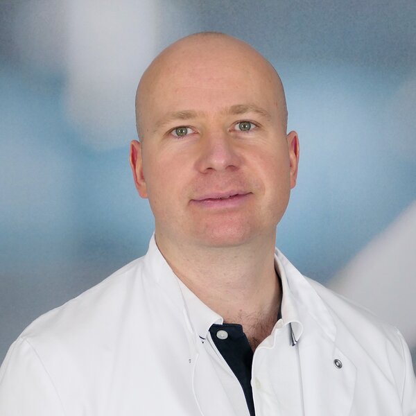 Dr.-medic Márton Fábián 