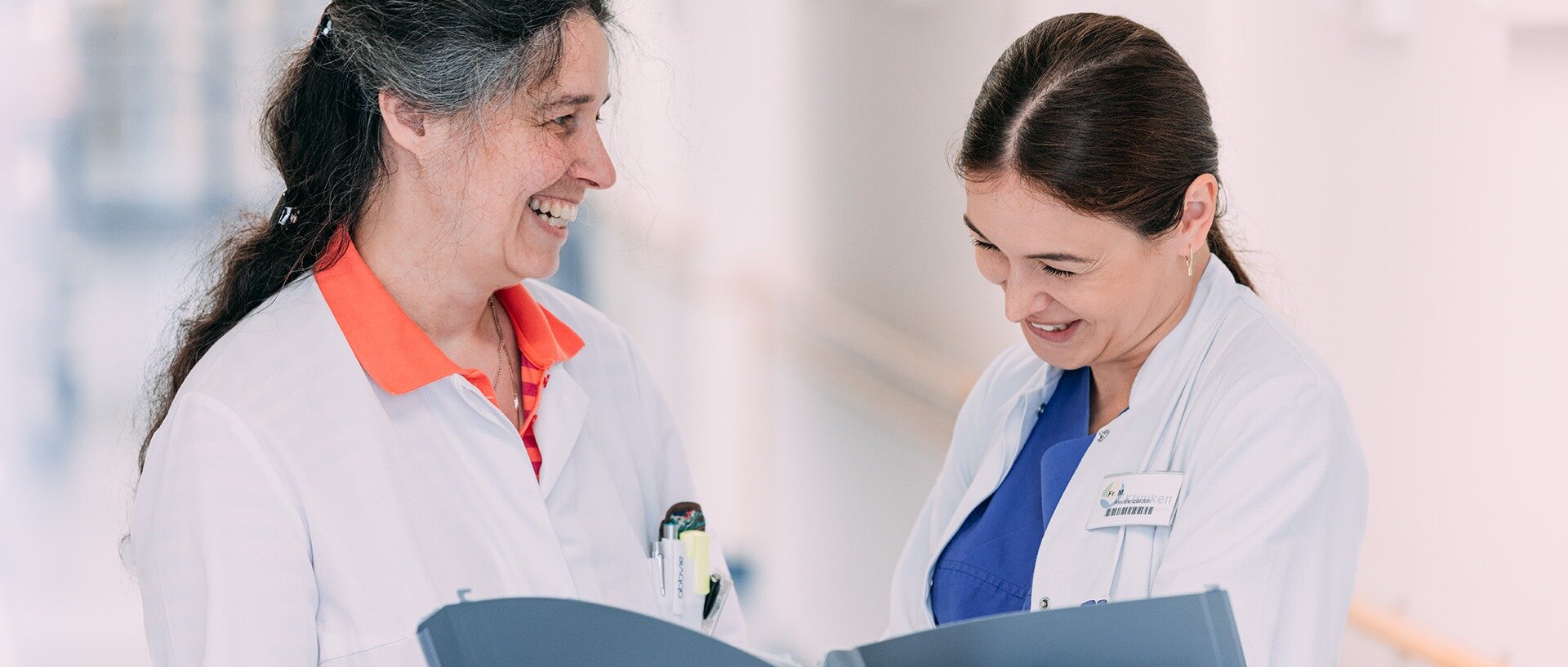 Rheumatologin Dr. Jutta Bohn (links) mit Kollegin | © Kliniken Ostallgäu-Kaufbeuren