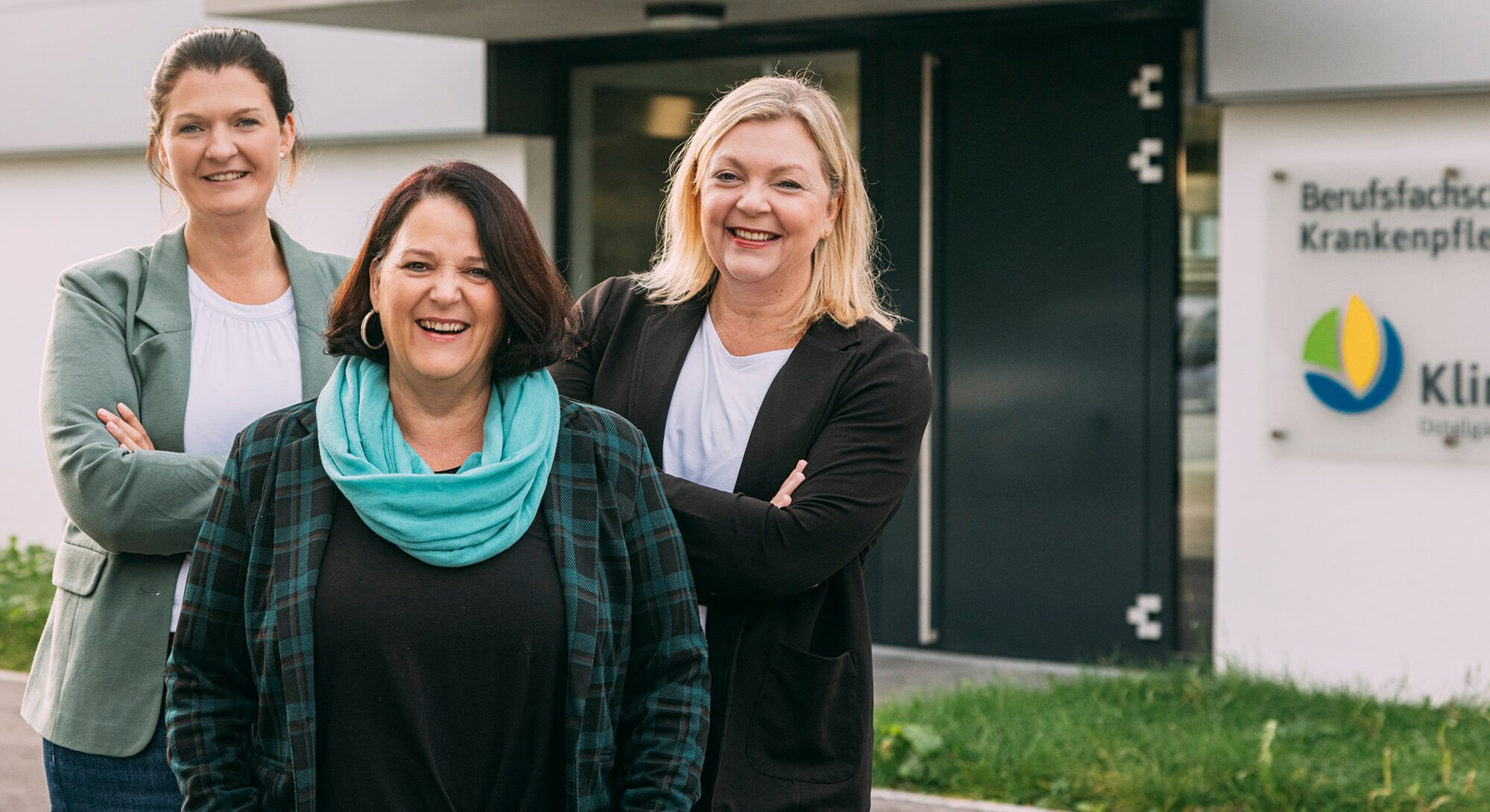 Das Team der Lehrkräfte an der Krankenpflegehilfeschule Buchloe: Anna Knoll, Cordula Unglert-Heck und Sigrid Kothe (v.l.n.r.) | © Kliniken Ostallgäu-Kaufbeuren
