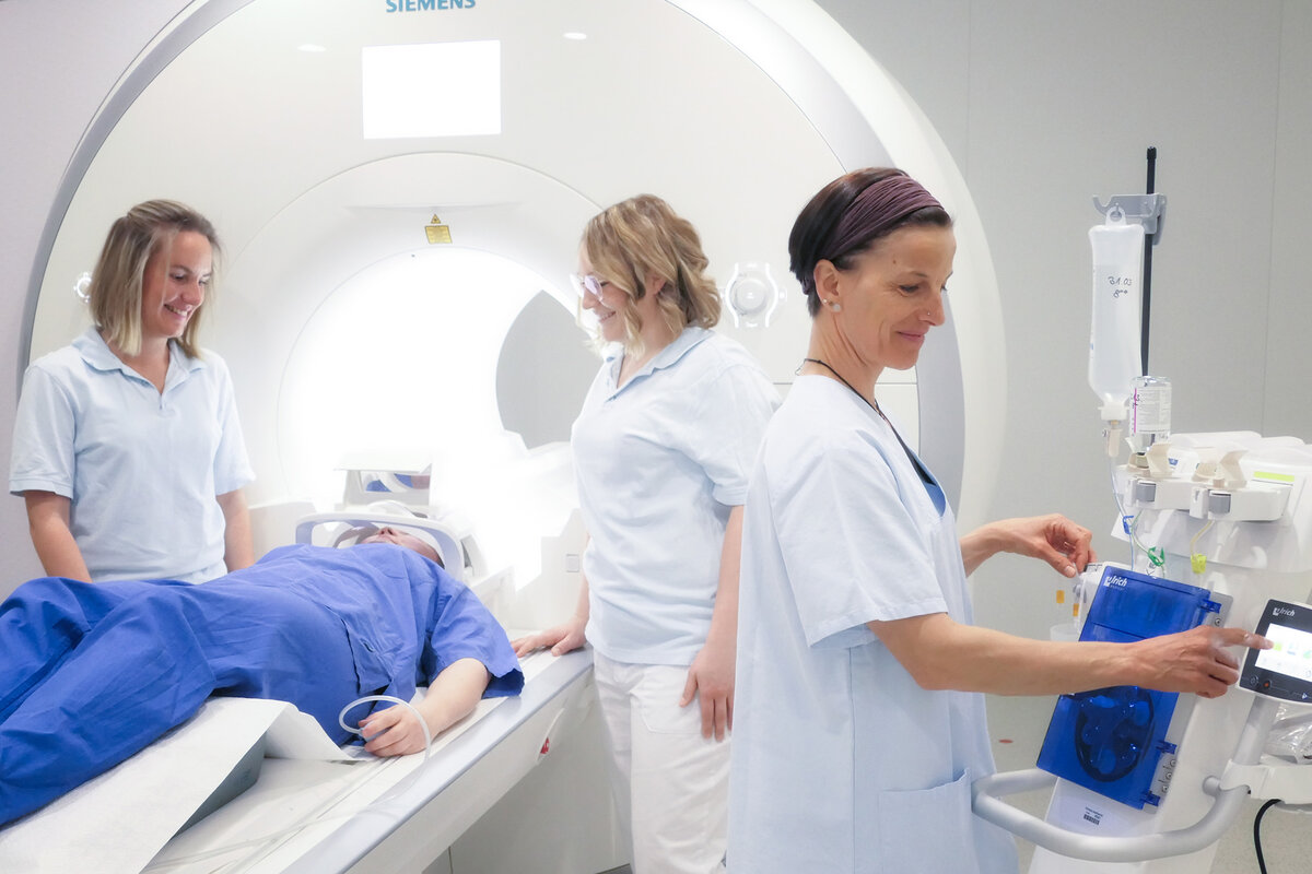 Radiologischer Arbeitsplatz mit hochmoderner Bildgebung | © Kliniken Ostallgäu-Kaufbeuren