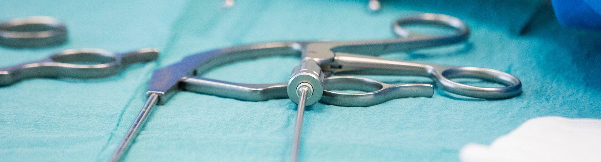 medizinisches Gerät bei einem neurochirurgischen Eingriff