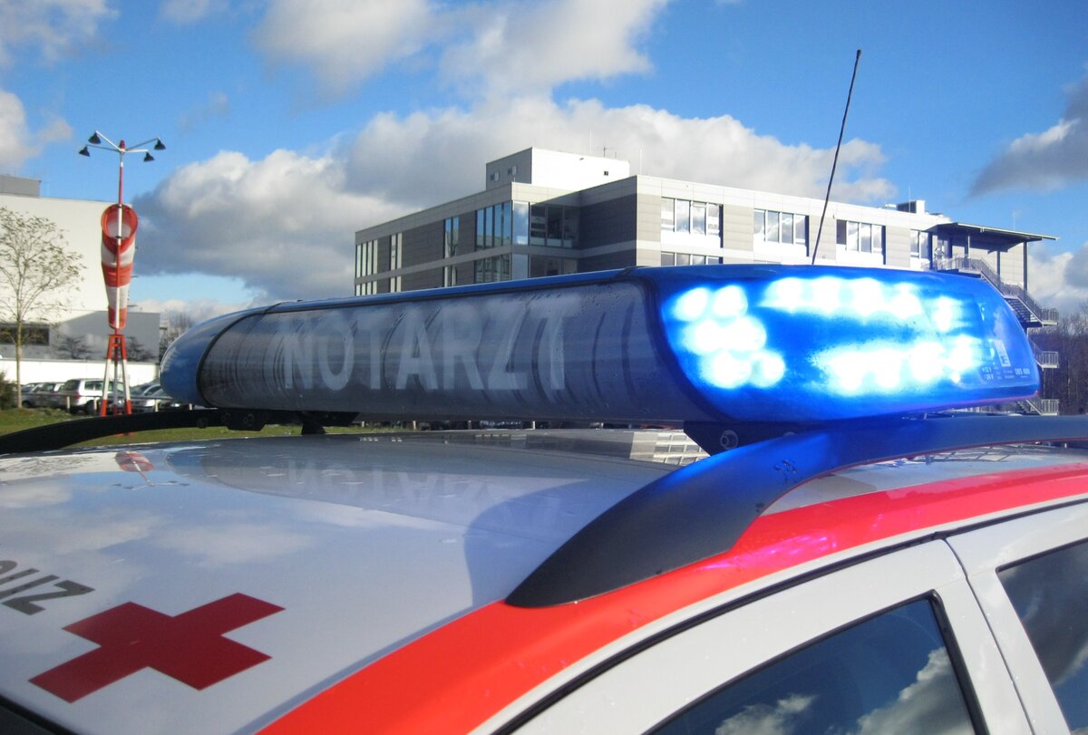 Notarztfahrzeug bei der Arbeit – schnelle Hilfe rund um die Uhr