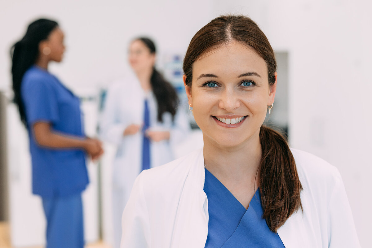 Junges motiviertes Klinikteam