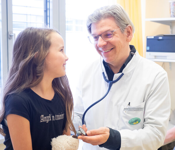 Professor Markus Rauchenzauner kehrt als Chefarzt der Kinderklinik Kaufbeuren zurück.  Bildquelle: Rohde Fotografie Kaufbeuren  | © Kliniken Ostallgäu-Kaufbeuren