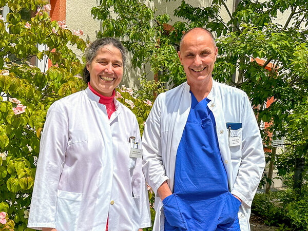 Leitende Oberärztin Dr. Jutta Bohn (links) mit Chefarzt Dr. Sascha Chmiel.