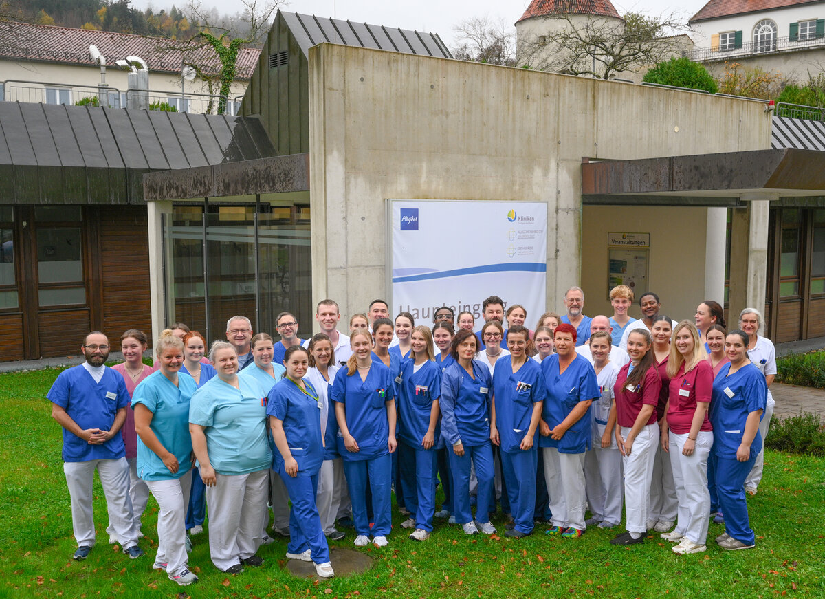 Die Beschäftigten der Klinik Füssen freuen sich auf Ihren Besuch am Tag der offenen Tür, dem 9. November 2024.  | © Foto: Christian Andreas Bauer / Kliniken Ostallgäu-Kaufbeuren