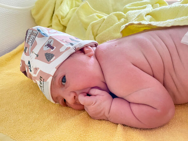 Die kleine Elisa Maria an Ihrem ersten Geburtstag im Kreißsaal am Klinikum Kaufbeuren | © Die kleine Elisa Maria an Ihrem ersten Geburtstag im Kreißsaal am Klinikum Kaufbeuren