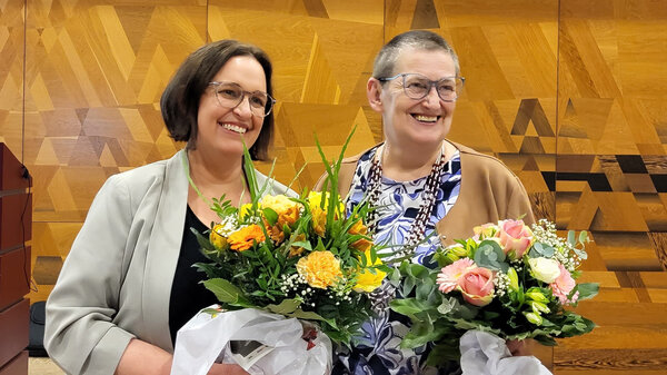 Carina Heckel (l.) tritt die Nachfolge von Dr. Michaela Knestele als Leiterin des Wundzentrums Allgäu an. | © Kliniken Ostallgäu-Kaufbeuren