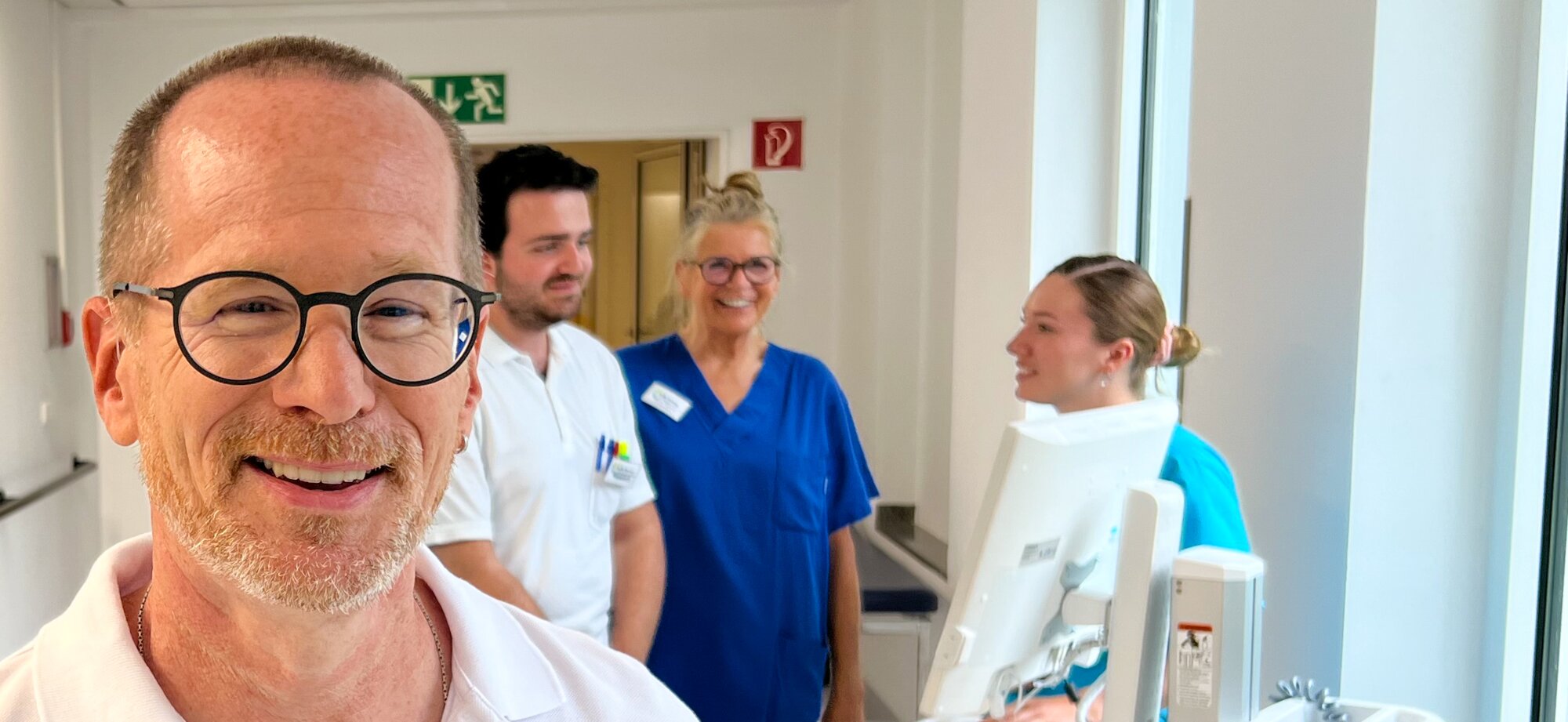 Dr. Steffen Vennemann (Vordergrund) mit Team. | © Kliniken Ostallgäu-Kaufbeuren