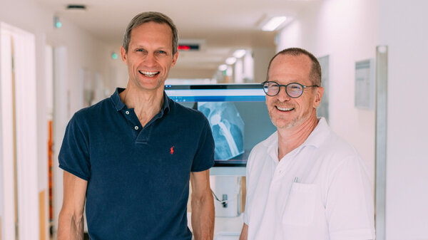 Die beiden chirurgischen Chefärzte der Klinik Füssen Dr. Michael Dykta und Dr. Steffen Vennemann. Foto: Kliniken Ostallgäu-Kaufbeuren | © Kliniken Ostallgäu-Kaufbeuren