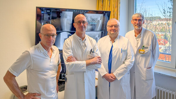 Kliniken Ostallgäu-Kaufbeuren | © Chefarzt Dr. Wolfgang Schnitzler  mit dem leitenden Oberarzt Dr. Dietmar Thomas und den Oberärzten der neuen Praxis Dr. Stefan Dellner und Dr. Peter Kramny (v.r.n.l.) 