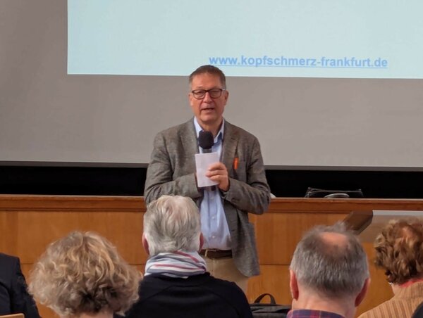 Professor Martin Hecht auf dem Neurologie-Symposium in Kaufbeuren. | © Foto: Kliniken Ostallgäu-Kaufbeuren