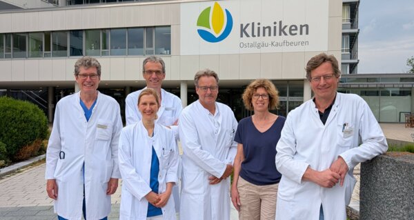 Freuen sich über die Auszeichnung zum Viszeralonkologischen Zentrum: Prof. Helmut Diepolder, Dr. Christina Schubert, Tilmann Lilje, Dr. Christoph Berghammer, Sabine Michling, Prof. Stefan Maier (v.l.n.r.). | © Kliniken Ostallgäu-Kaufbeuren