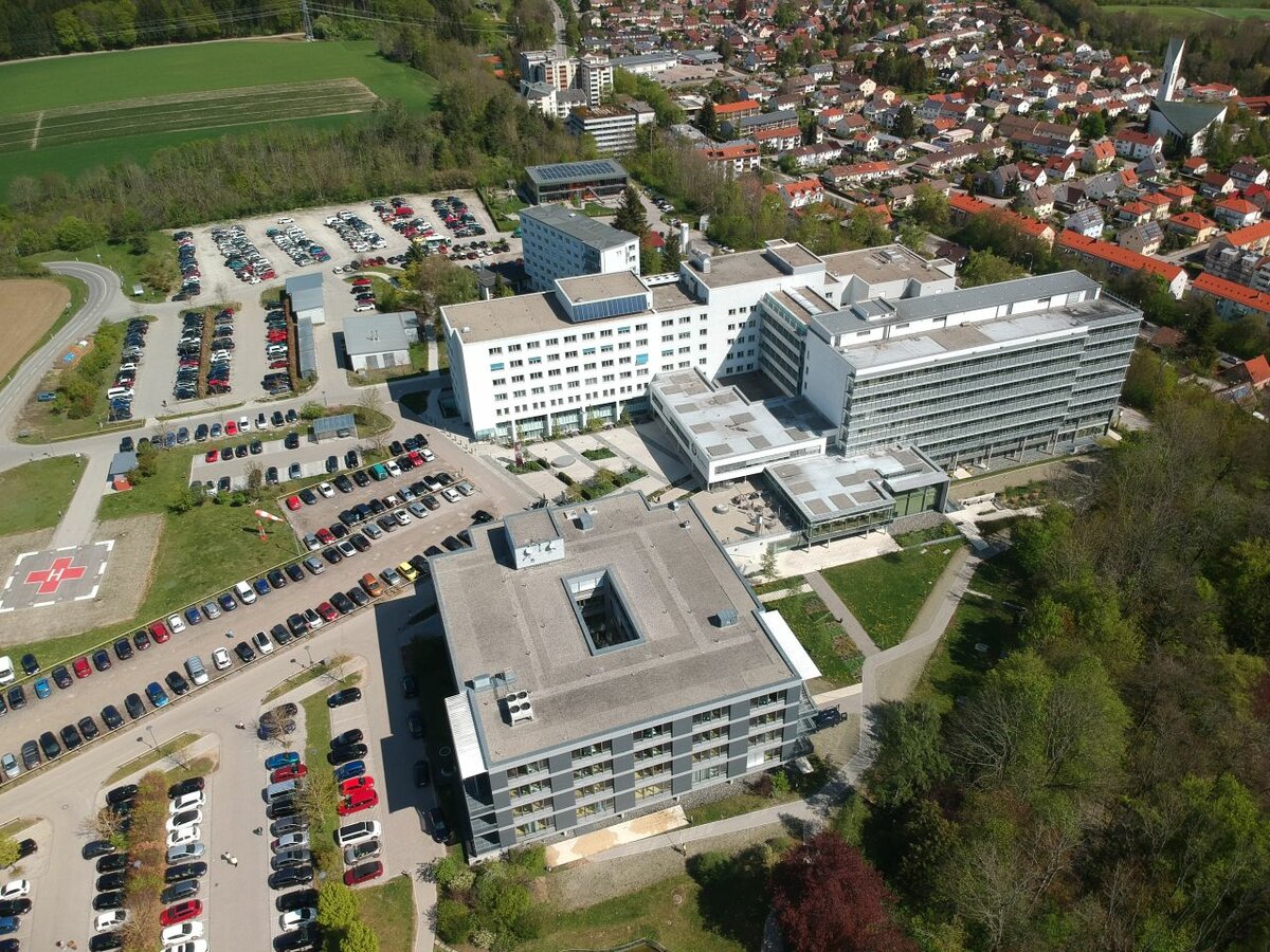 Luftaufnahme des Krankenhauses Kaufbeuren